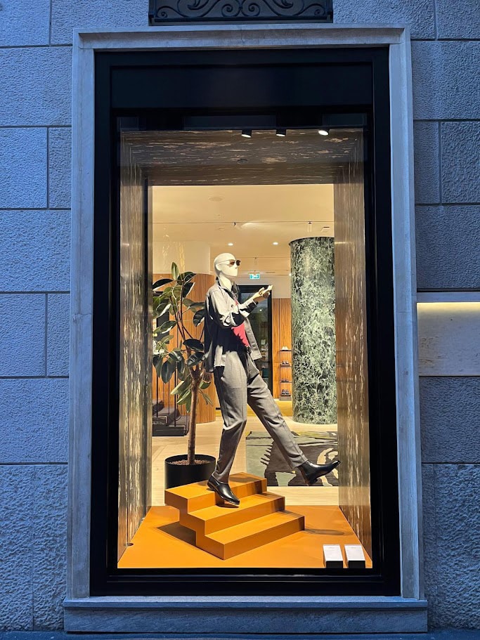 oggetti-estetici-e-piegatura-materiali-lucidi